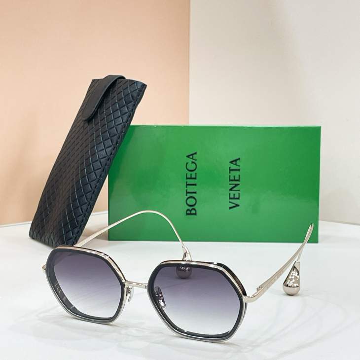 Picture of Bottega Veneta Sunglasses _SKUfw80235972fw